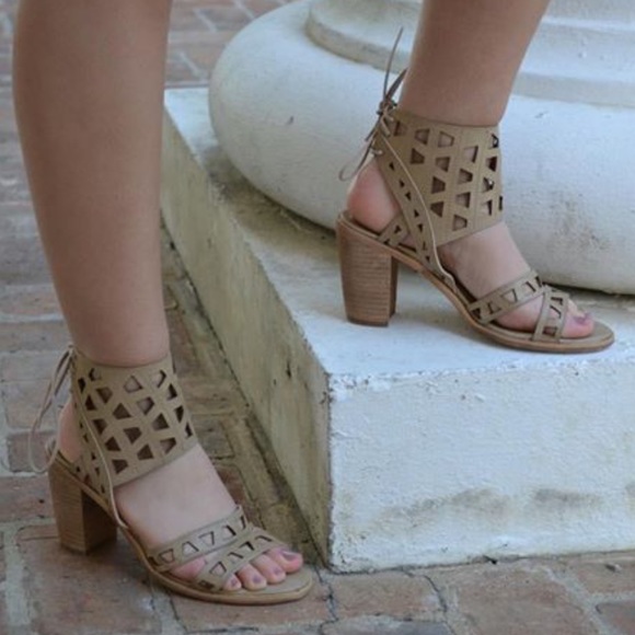 NIB Cream Laser Cut Lace Up Back Block Heel Sandal - Picture 2 of 4